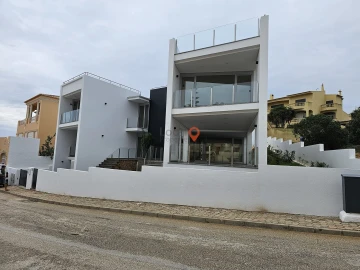 Moradia T4 para Venda em Lagos (São Sebastião e Santa Maria)