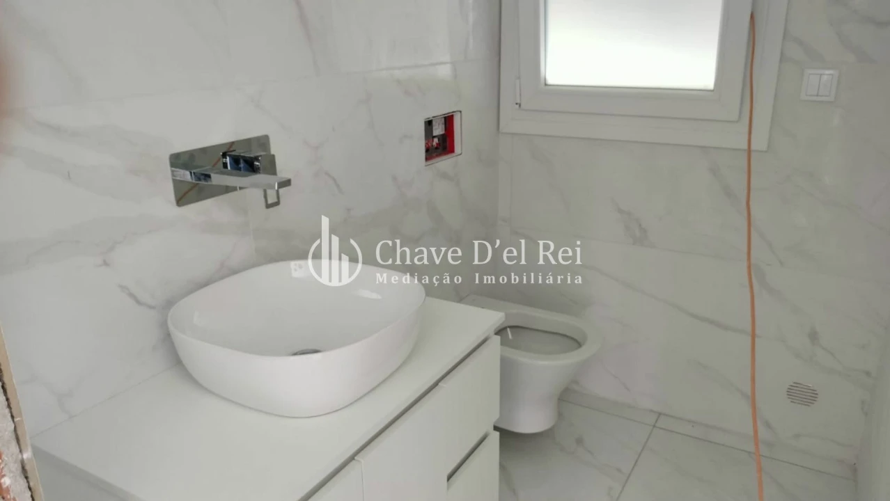 Moradia T5 para Venda em Orgens Foto 13