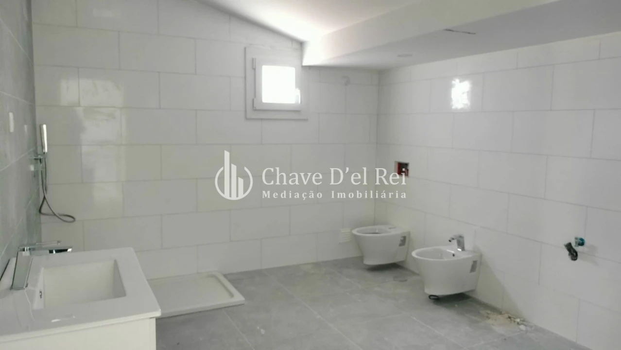 Moradia T5 para Venda em Orgens Foto 12