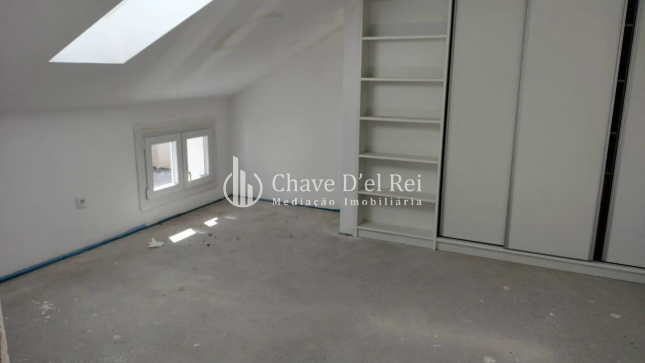 Moradia T5 para Venda em Orgens Foto 11