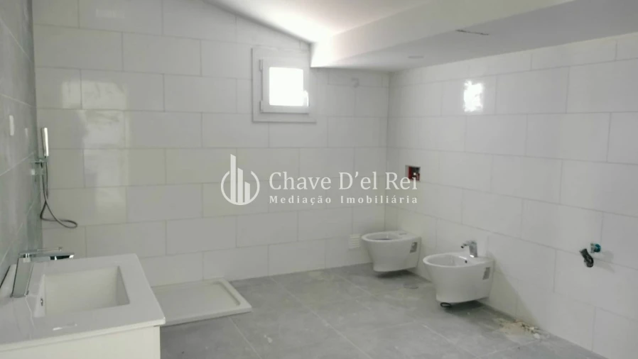 Moradia T5 para Venda em Orgens Foto 12