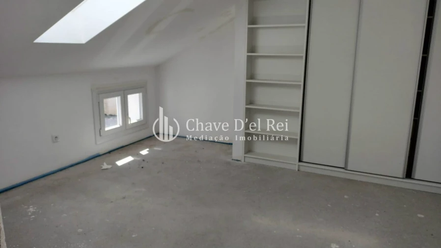 Moradia T5 para Venda em Orgens Foto 11