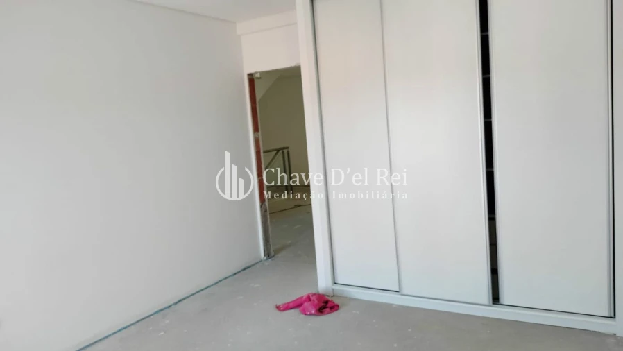 Moradia T5 para Venda em Orgens Foto 15