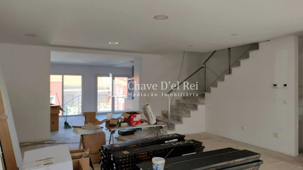 Moradia T5 para Venda em Orgens Foto 5