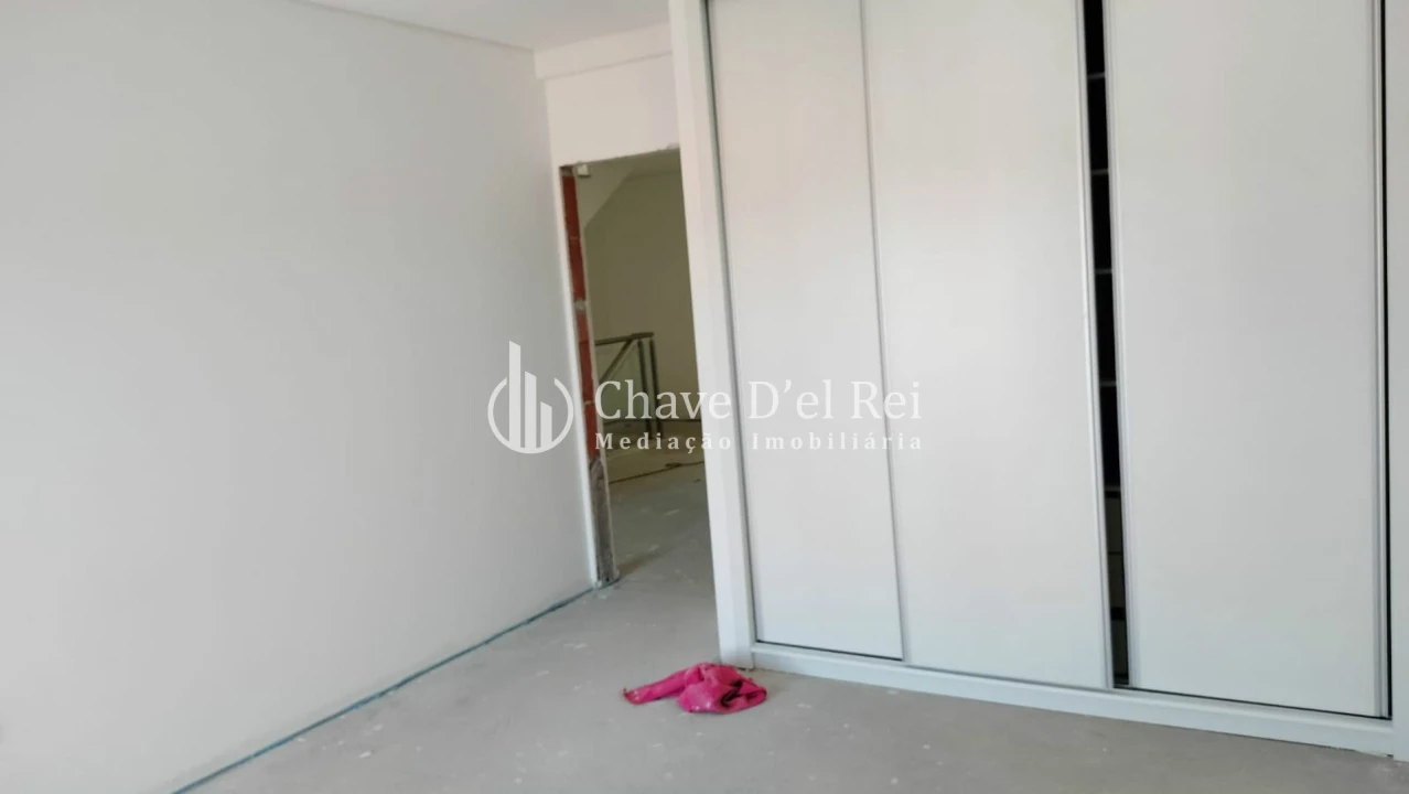 Moradia T5 para Venda em Orgens Foto 15