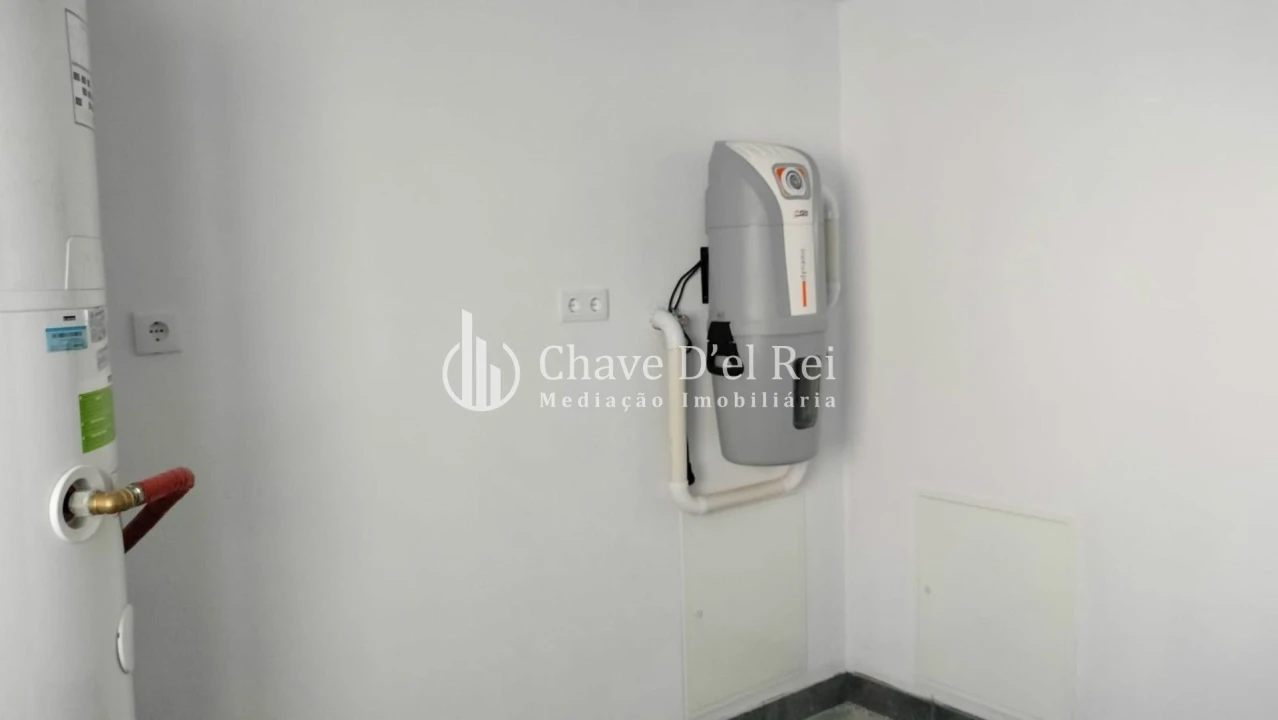 Moradia T5 para Venda em Orgens Foto 20