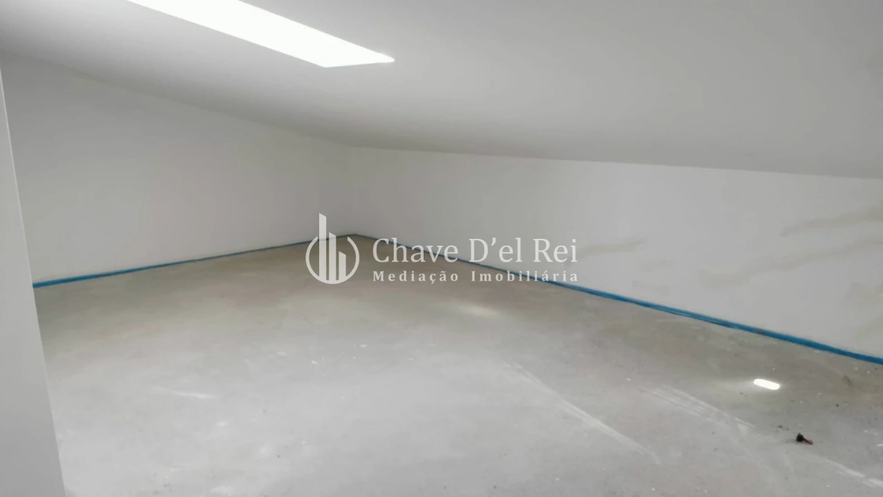 Moradia T5 para Venda em Orgens Foto 14