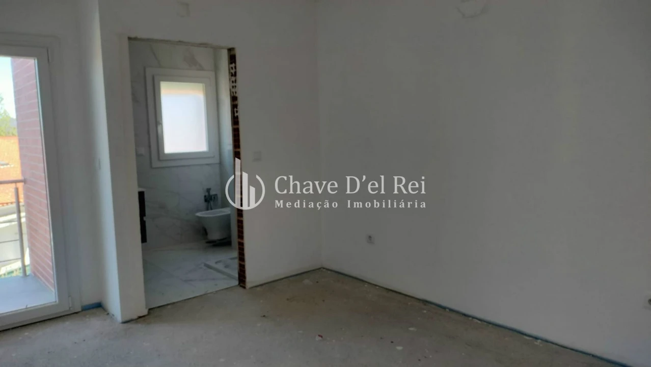 Moradia T5 para Venda em Orgens Foto 17