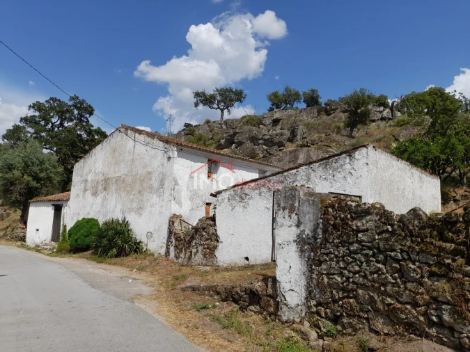 Quinta T4 para Venda em Santa Maria de Marvão Foto 2