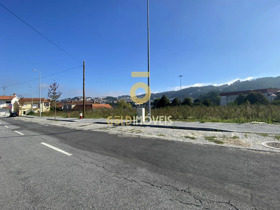 Terreno para Venda em Rebordosa Foto 3