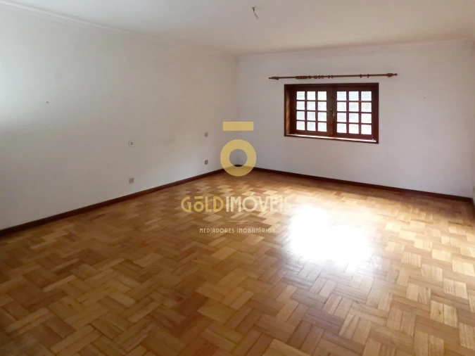 Moradia T5 para Venda em Roriz Foto 9