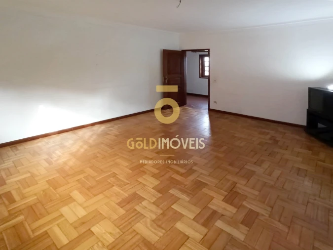 Moradia T5 para Venda em Roriz Foto 13