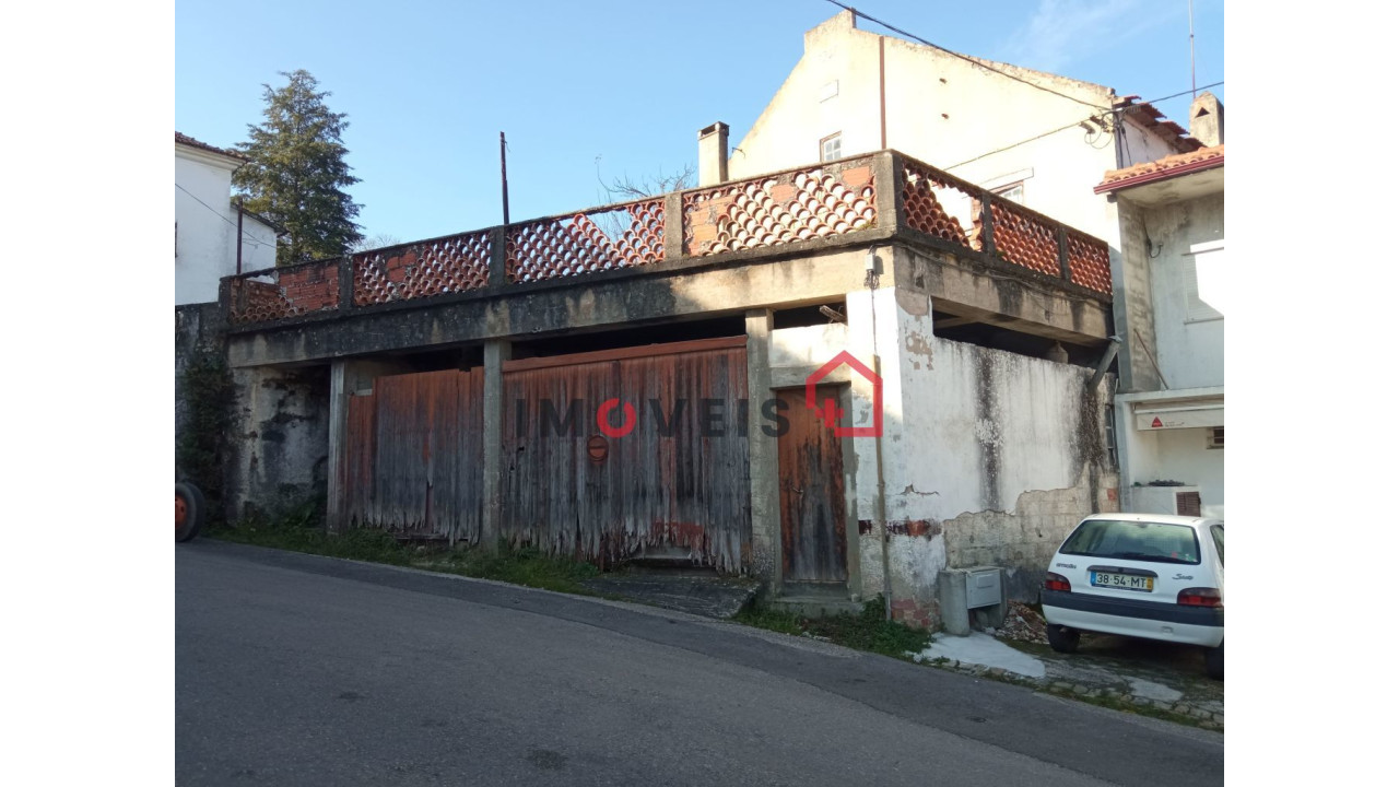 Moradia T5 para Venda em Gondemaria e Olival