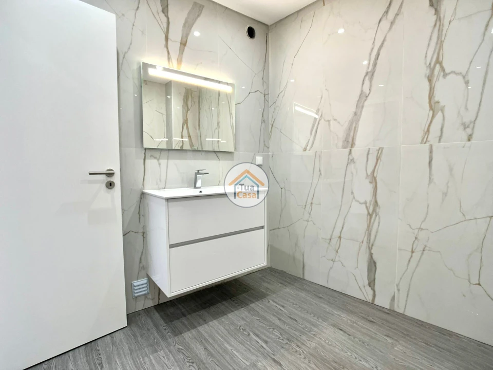 Apartamento T3 para Venda em Olhão Foto 12