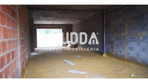 Moradia T4 para Venda em Esgueira
