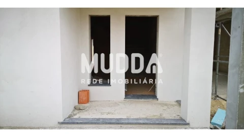 Moradia T4 para Venda em Esgueira