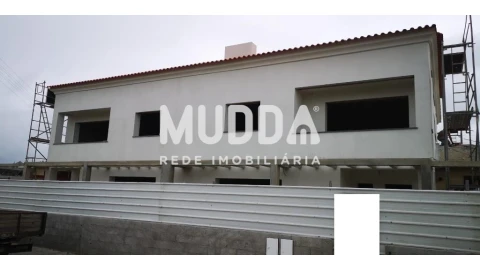 Moradia T4 para Venda em Esgueira