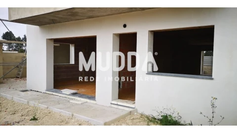 Moradia T4 para Venda em Esgueira