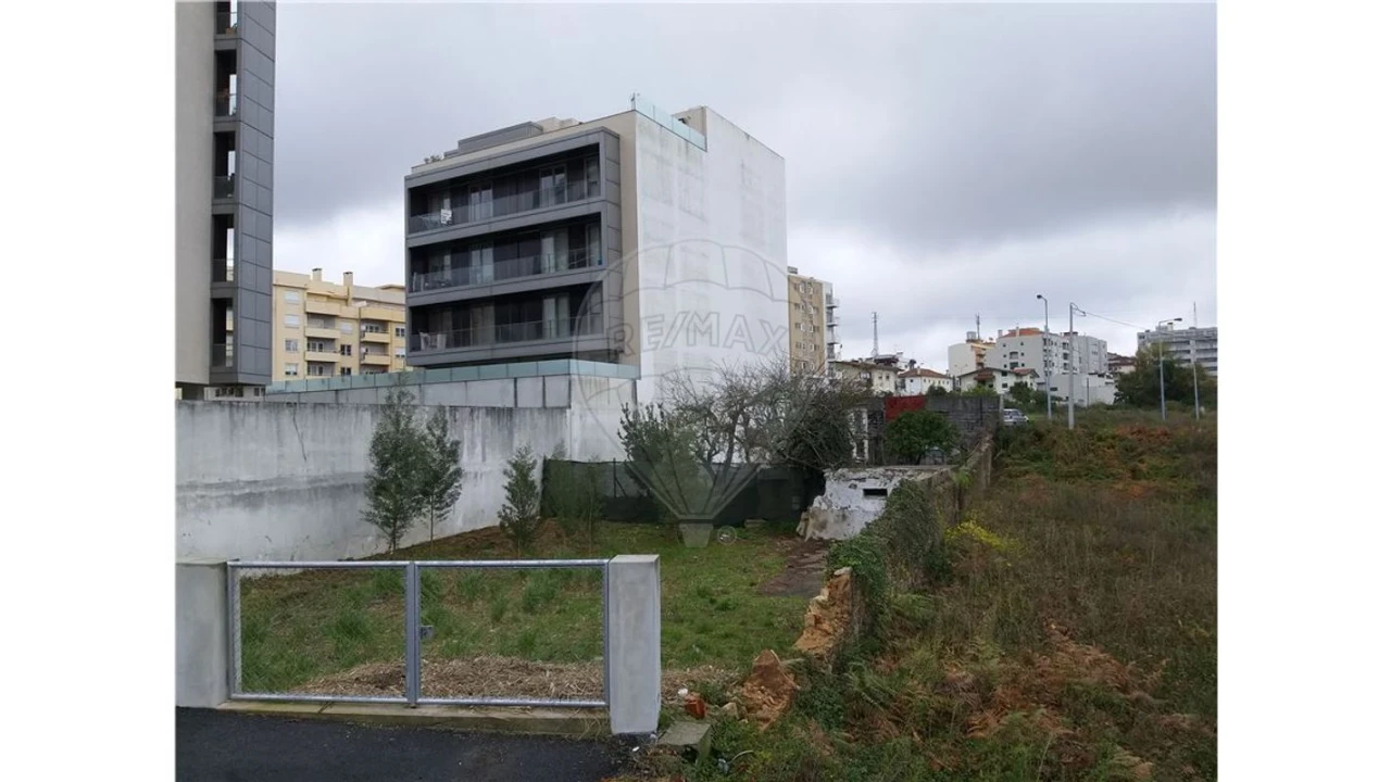 Terreno para Venda em São João da Madeira Foto 8