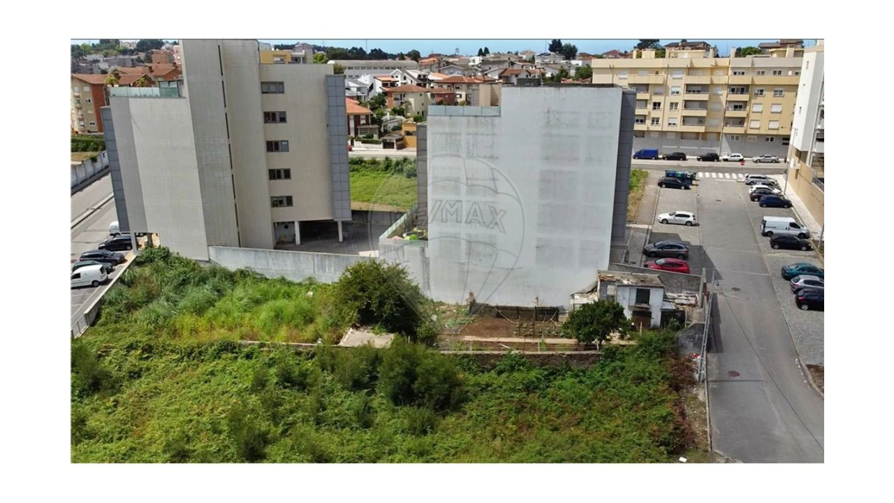 Terreno para Venda em São João da Madeira Foto 3