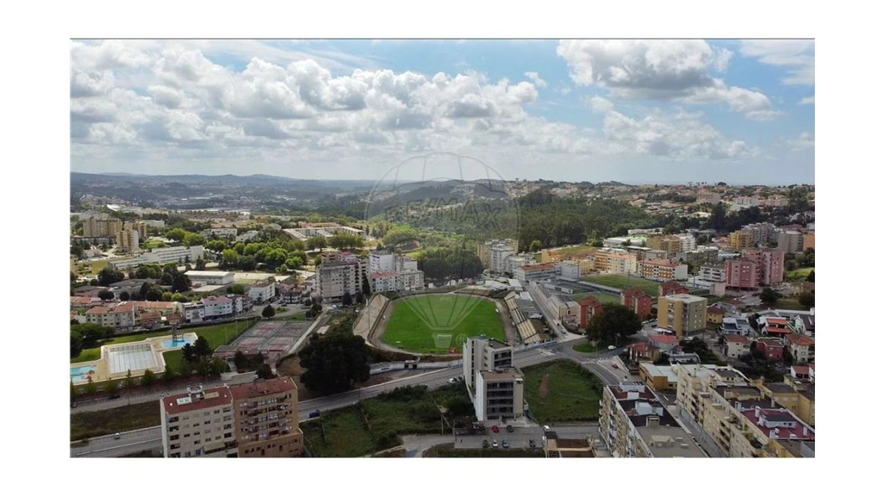 Terreno para Venda em São João da Madeira Foto 1