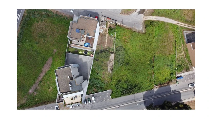 Terreno para Venda em São João da Madeira Foto 2