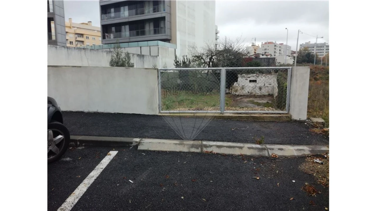 Terreno para Venda em São João da Madeira Foto 7