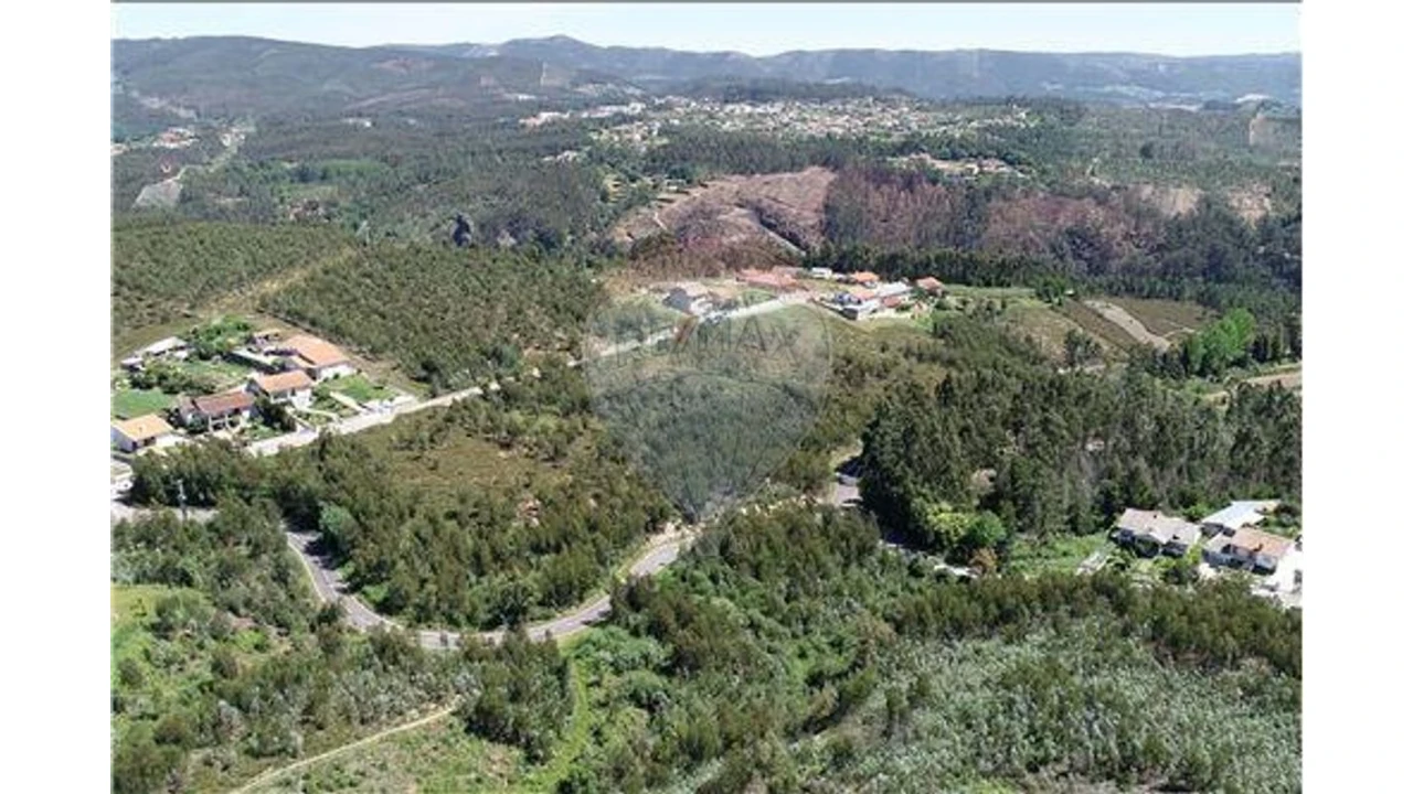 Terreno para Venda em Canedo, Vale e Vila Maior Foto 5