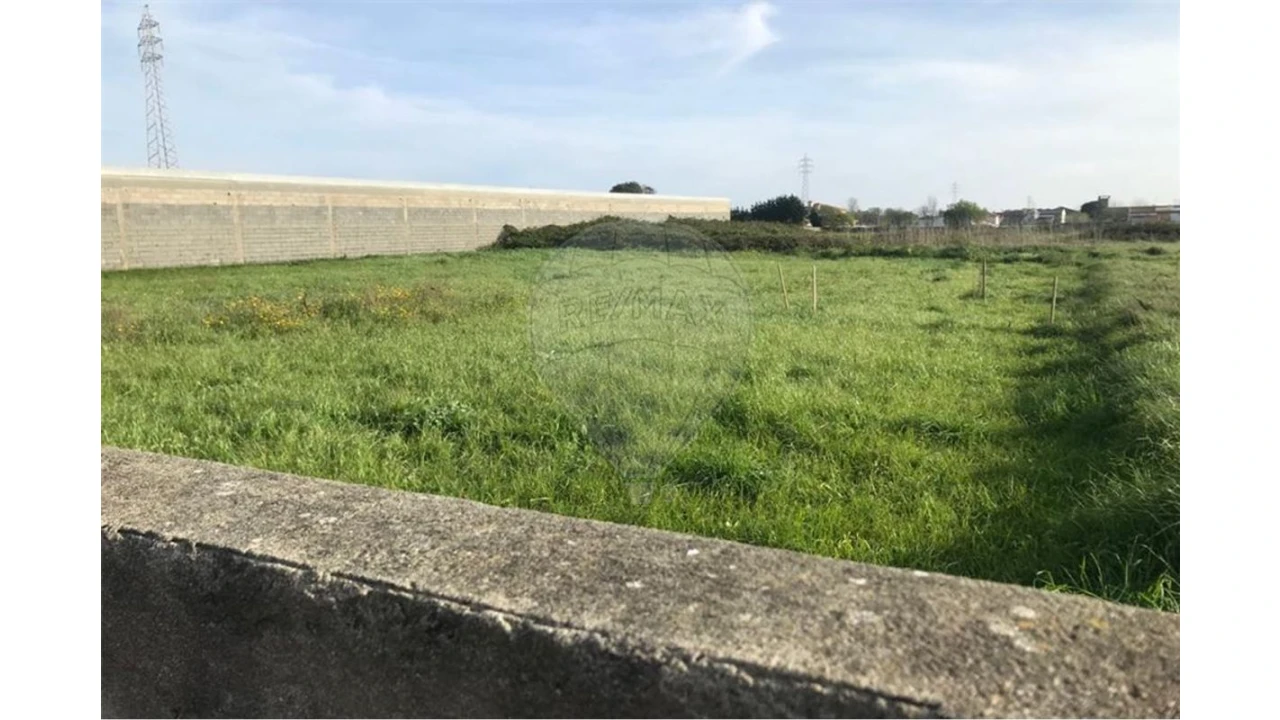 Terreno para Venda em Silvalde Foto 1