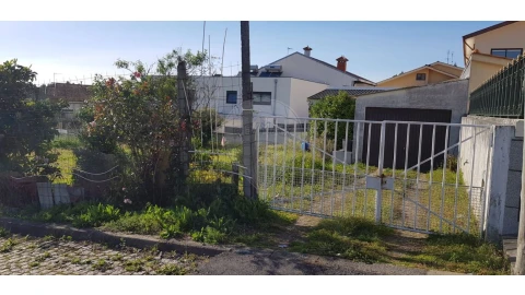 Terreno para Venda em Anta e Guetim