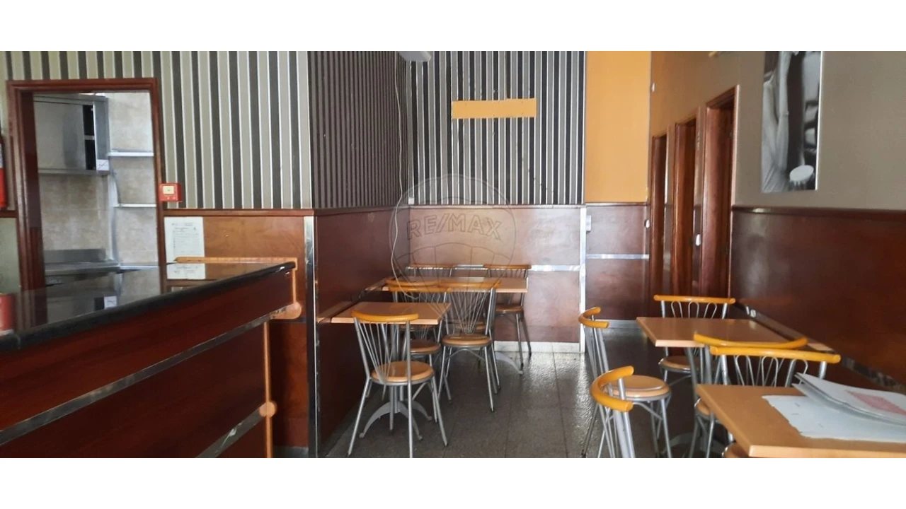 Loja para Venda em Santa Maria de Lamas Foto 3