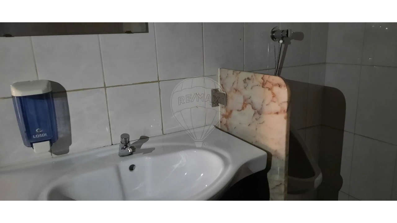 Loja para Venda em Santa Maria de Lamas Foto 2