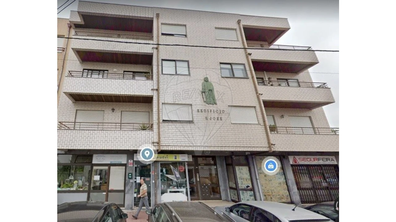 Apartamento T4 para Venda em Santa Maria de Lamas Foto 23