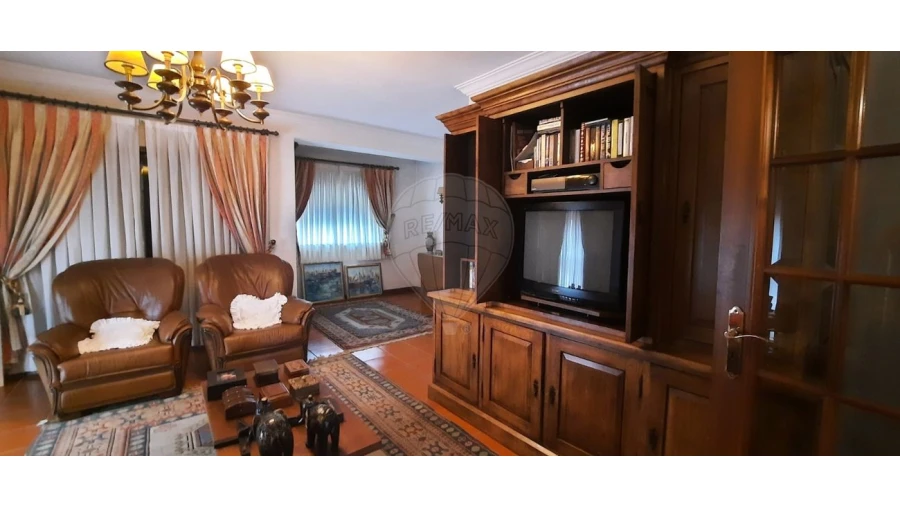 Apartamento T4 para Venda em Santa Maria de Lamas Foto 4