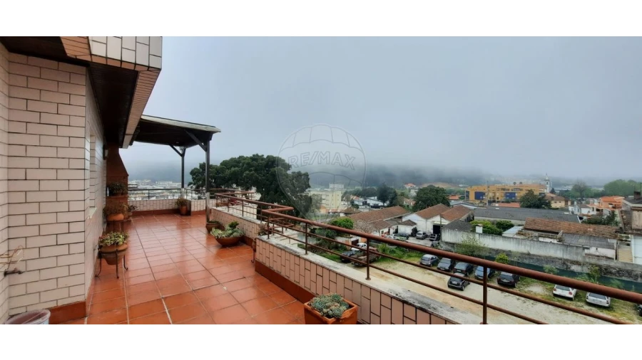 Apartamento T4 para Venda em Santa Maria de Lamas Foto 1