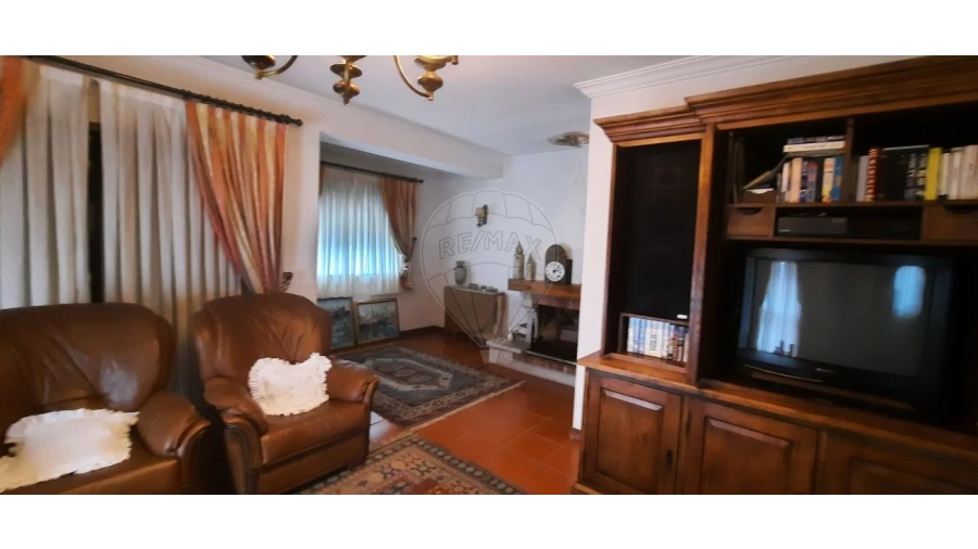 Apartamento T4 para Venda em Santa Maria de Lamas Foto 5