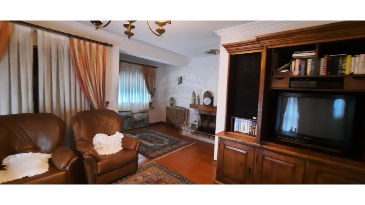 Apartamento T4 para Venda em Santa Maria de Lamas Foto 5