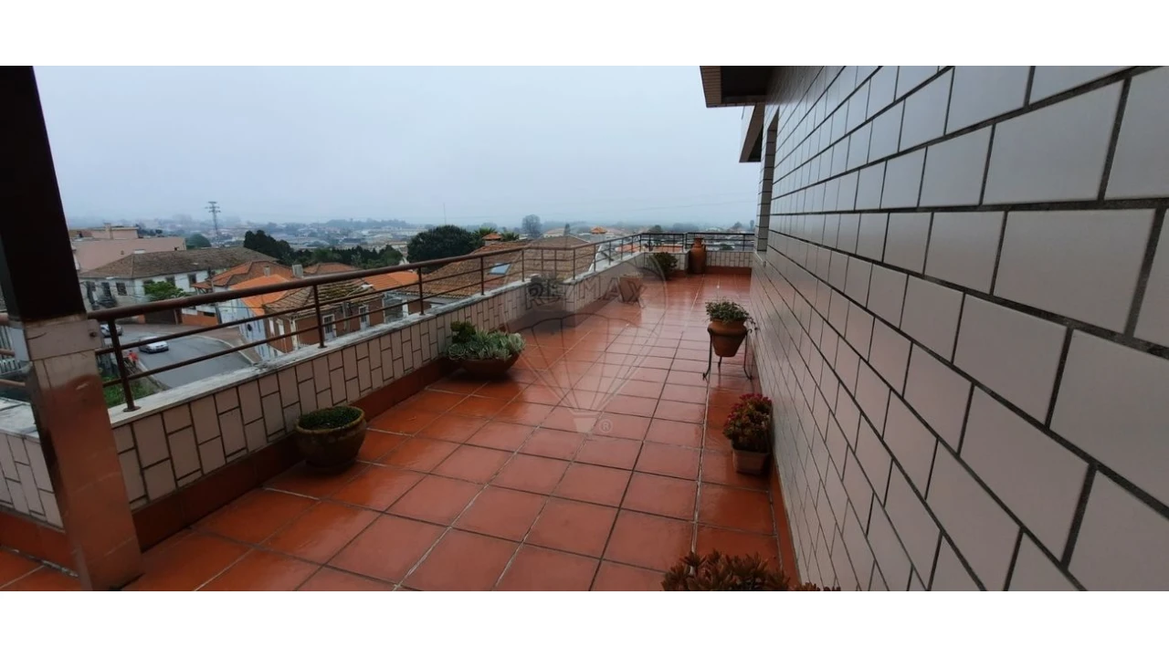 Apartamento T4 para Venda em Santa Maria de Lamas Foto 9
