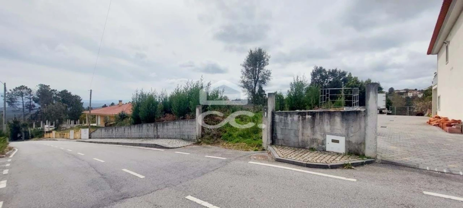 Terreno para Venda em Cavernães Foto 1