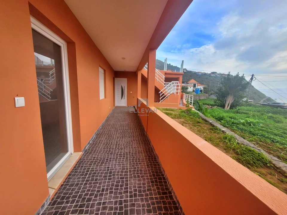 Moradia T3 para Venda em Arco da Calheta Foto 7