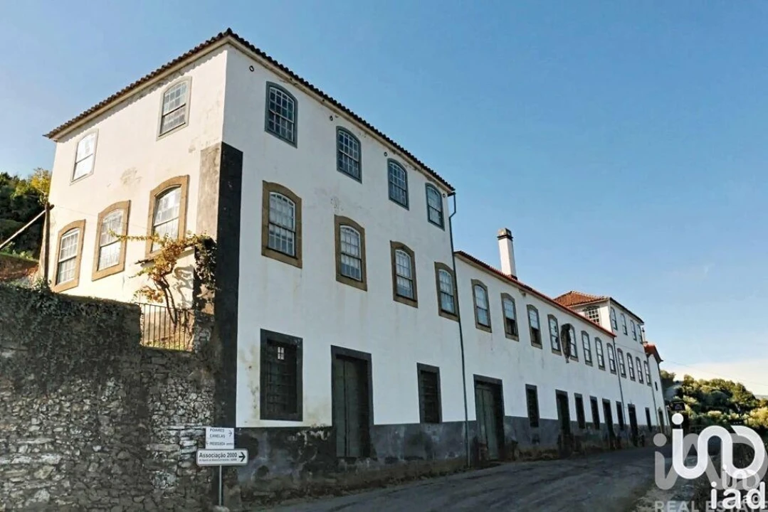 Moradia T14 para Venda em Vilarinho dos Freires Foto 1