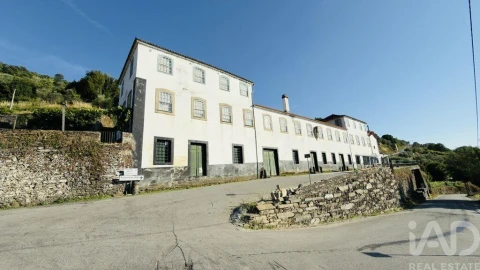 Moradia T14 para Venda em Vilarinho dos Freires