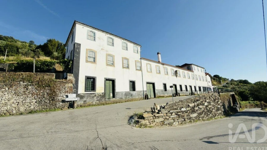 Moradia T14 para Venda em Vilarinho dos Freires