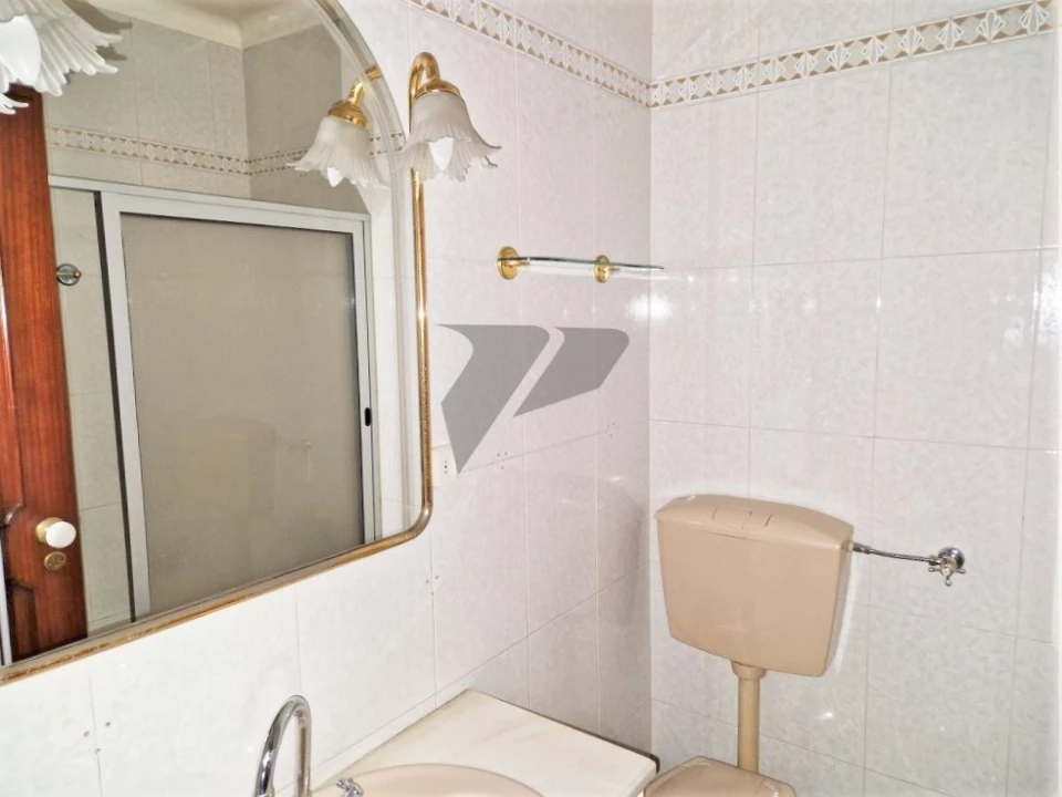 Apartamento T2 para Venda em Pontinha e Famões Foto 24