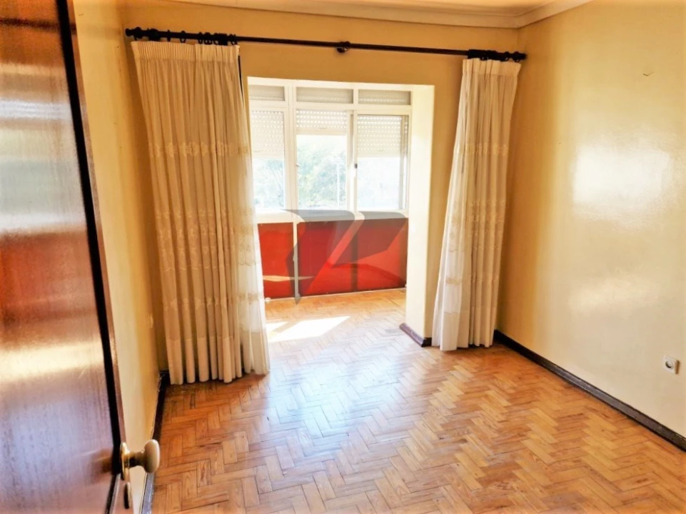 Apartamento T2 para Venda em Pontinha e Famões Foto 13