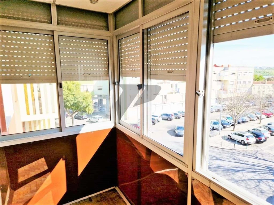 Apartamento T2 para Venda em Pontinha e Famões Foto 14