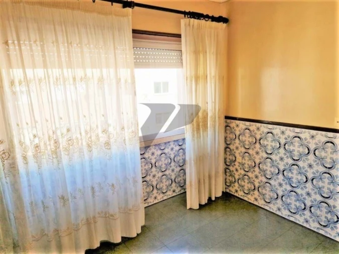 Apartamento T2 para Venda em Pontinha e Famões Foto 5
