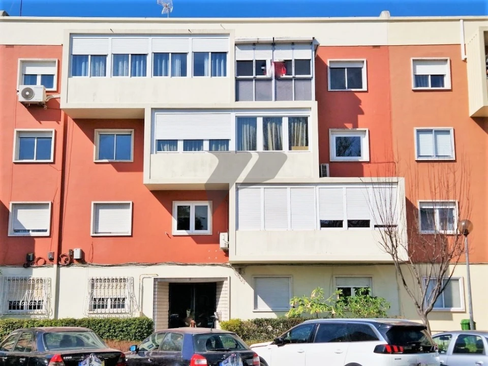 Apartamento T2 para Venda em Pontinha e Famões Foto 1