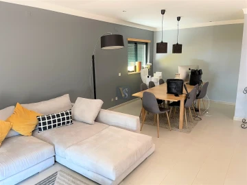 Moradia T3 para Venda em Quelfes