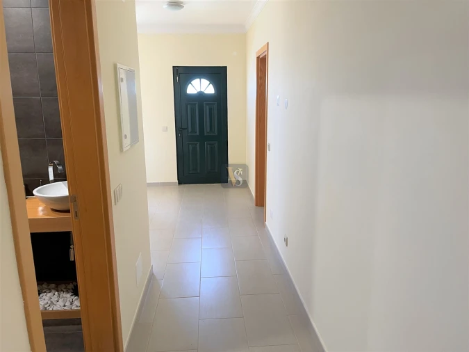Moradia T3 para Venda em Quelfes Foto 19